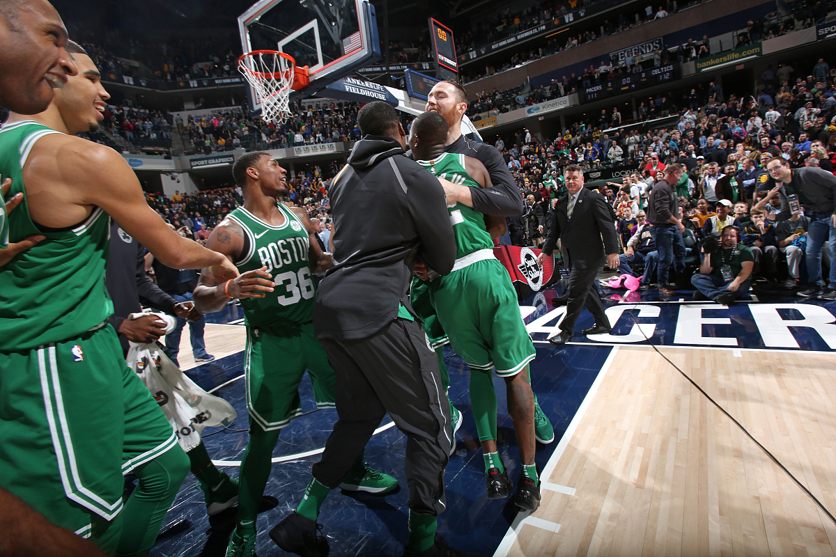 爱游戏官网-凯尔特人鏖战猛龙，东契奇高光表现