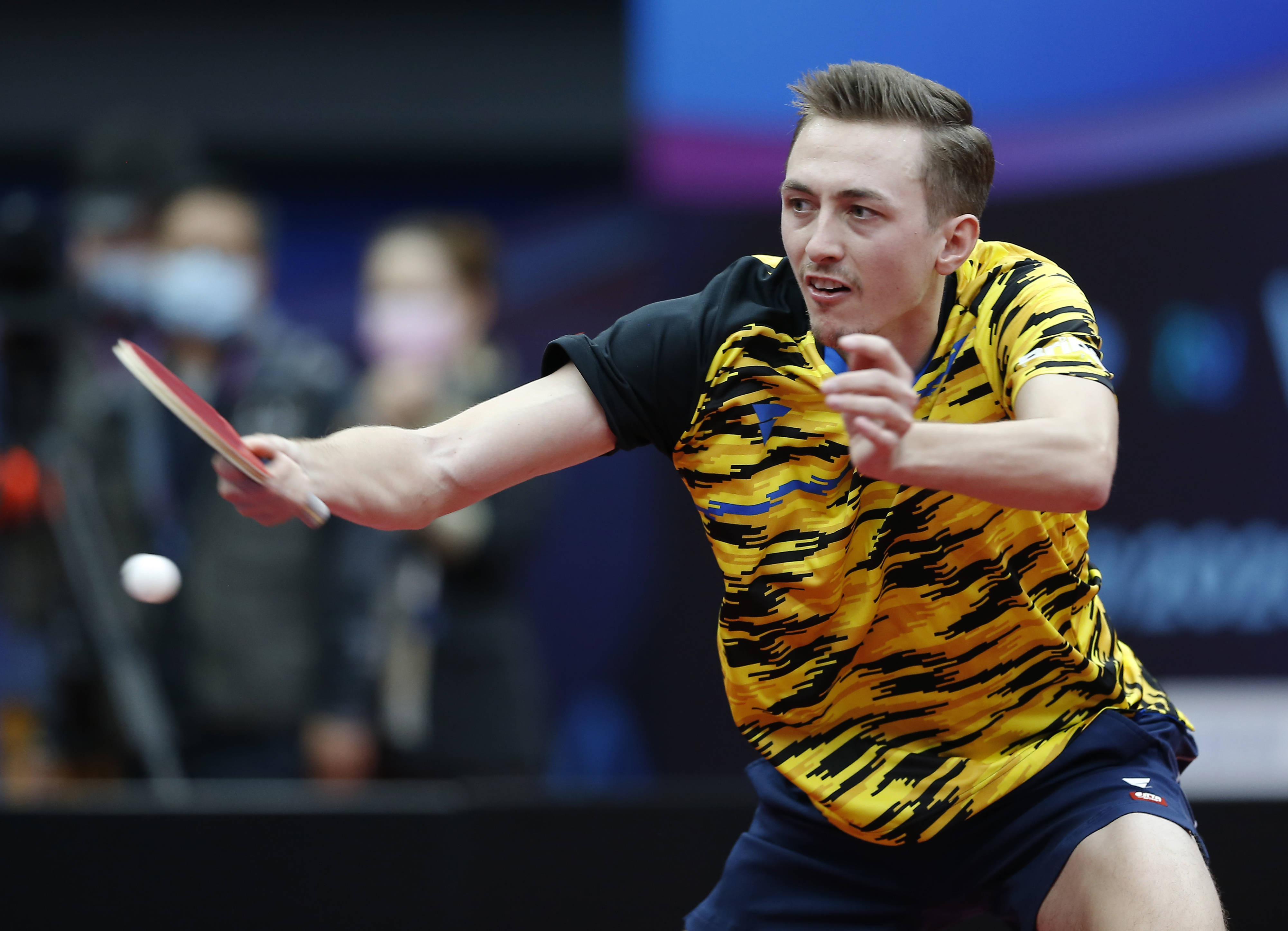 英格兰队翻盘中国队,奥恰洛夫点燃赛场 英格兰队翻盘中国队,奥恰洛夫点燃赛场