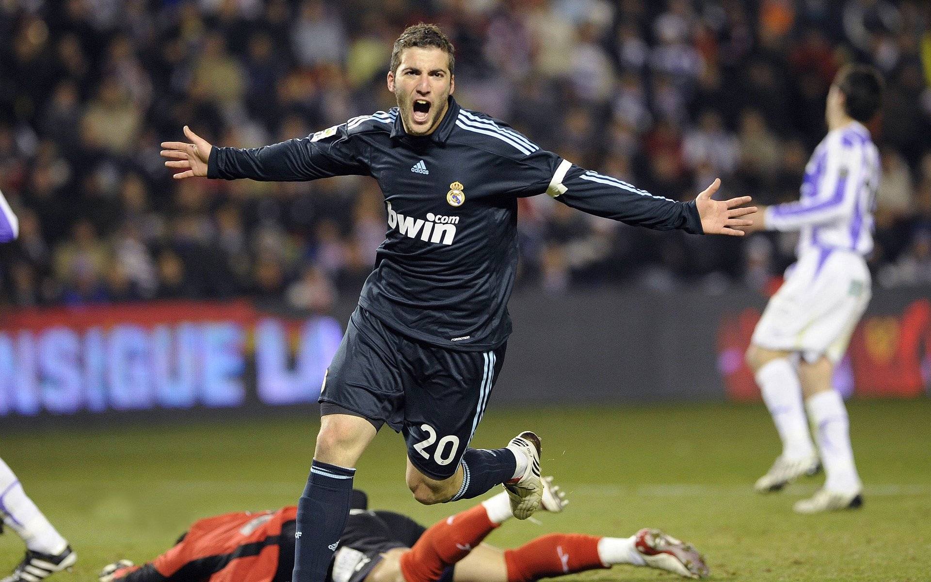 广厦力克新疆，霍勒迪成关键先生