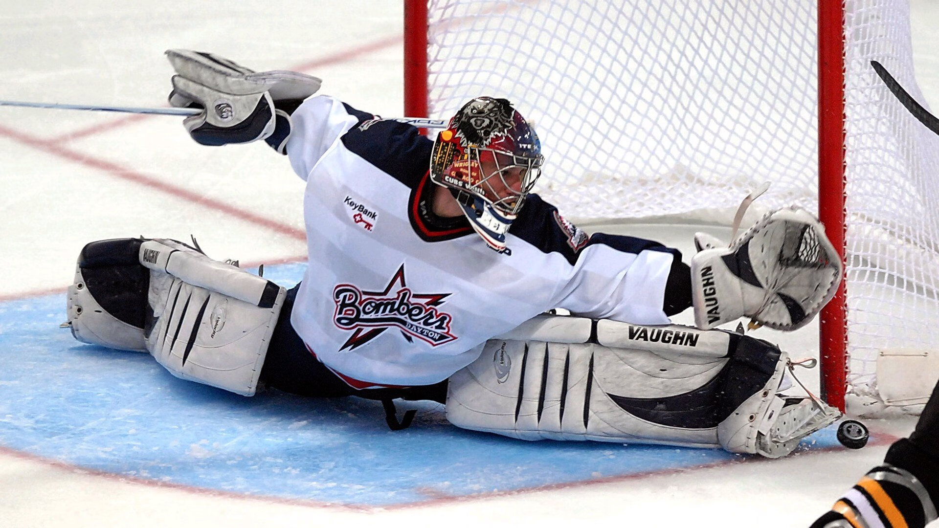 爱游戏入口-F1年度争冠之夜，福克斯打出生涯之夜，当赛道轰鸣与球场呐喊同频