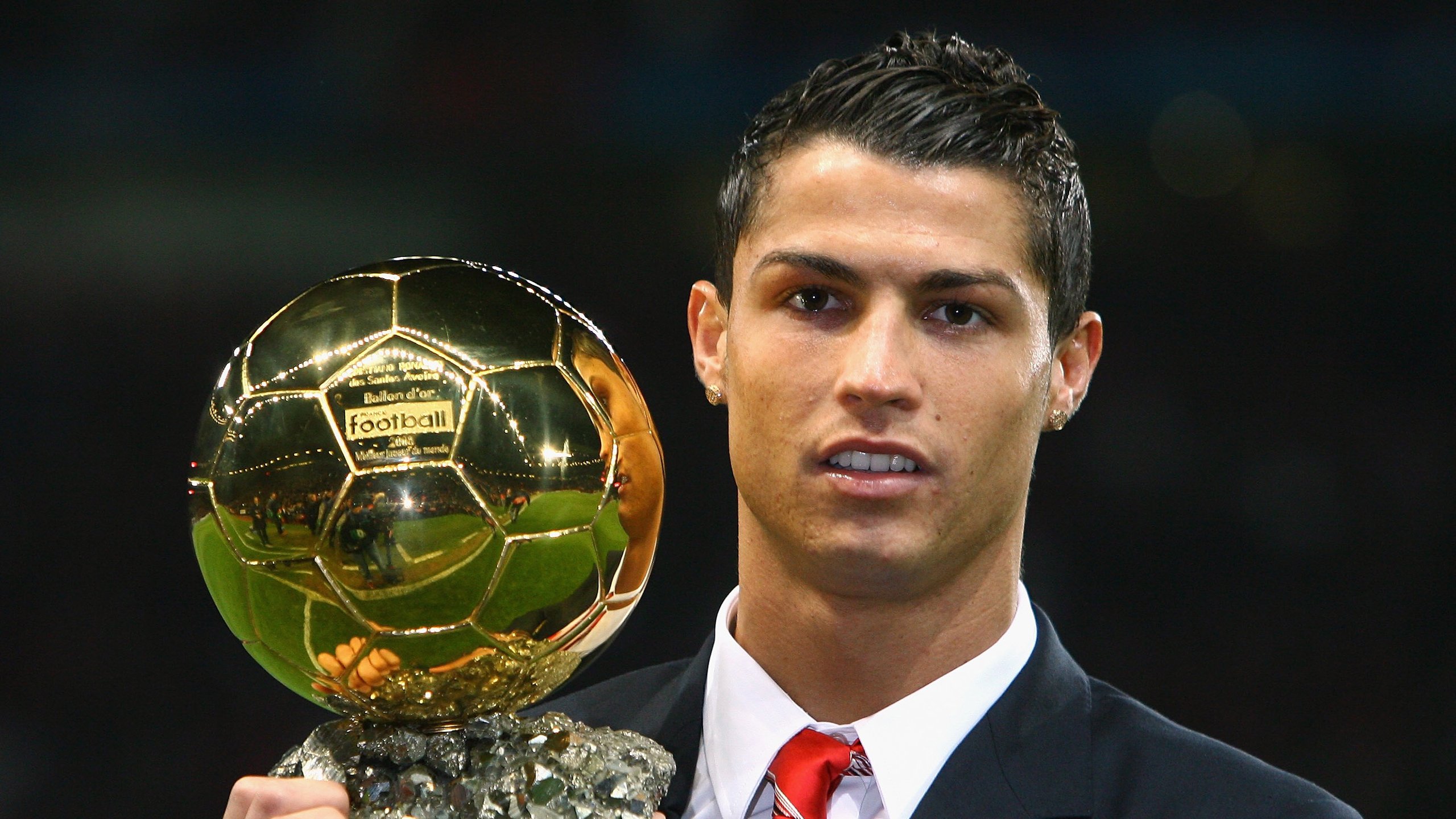 凯恩封神夜，勒沃库森与伊朗的镜像对决如何映照足球全球化真相？